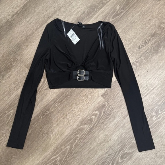 Windsor Black Long Sleeve Crop Top with Belt - Picture 2 of 5